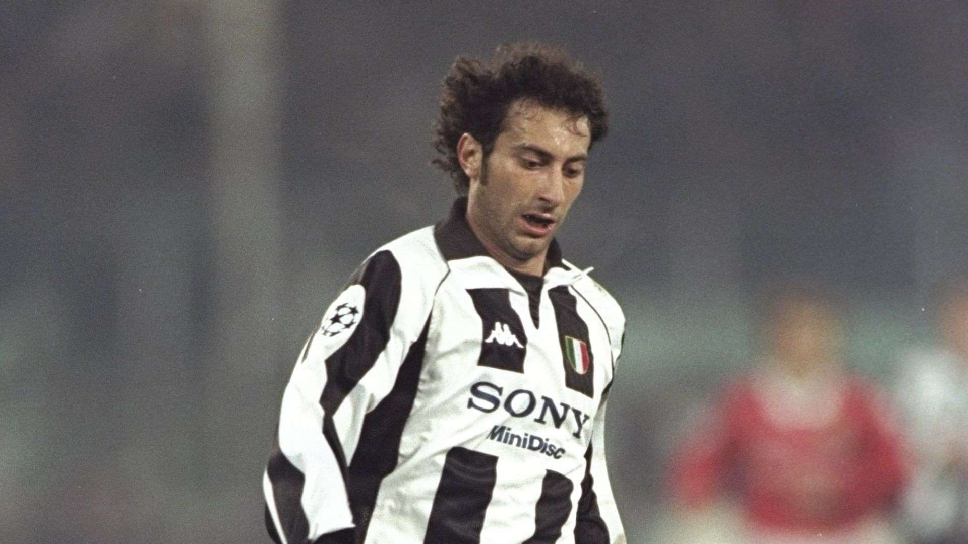 ยูเวนตุส พบ อินเตอร์ มาซซิโโม อูเลียโน ชี้เหตุการณ์ บาสตอนี-คาลูลู กลบเหตุการณ์กับ โรนัลโด้ ในปี 1998