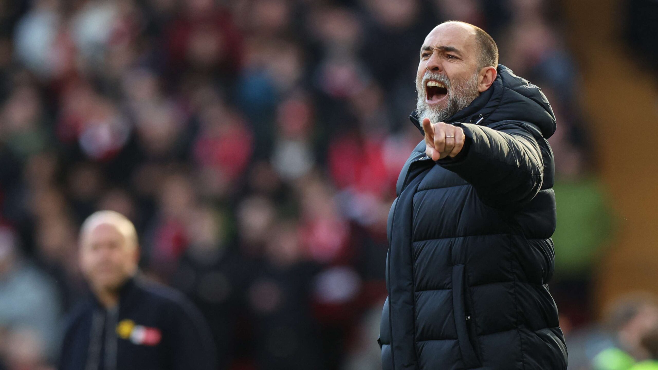 สับสนข้างสนามที่แอนฟิลด์ อิกอร์ ทูโดร์ ถูกมองว่าทัก อาร์เน่ สลอท ผิดคน ก่อนเกมพบ ลิเวอร์พูล