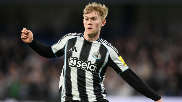 แมนเชสเตอร์ ซิตี้ ลิเวอร์พูล และ อาร์เซนอล กำลังติดตาม ฮอลล์ อย่างใกล้ชิด ด้วยค่าตัว 70 ล้านปอนด์ ขณะที่นิวคาสเซิล ยูไนเต็ดพิจารณาย้ายช่วงซัมเมอร์