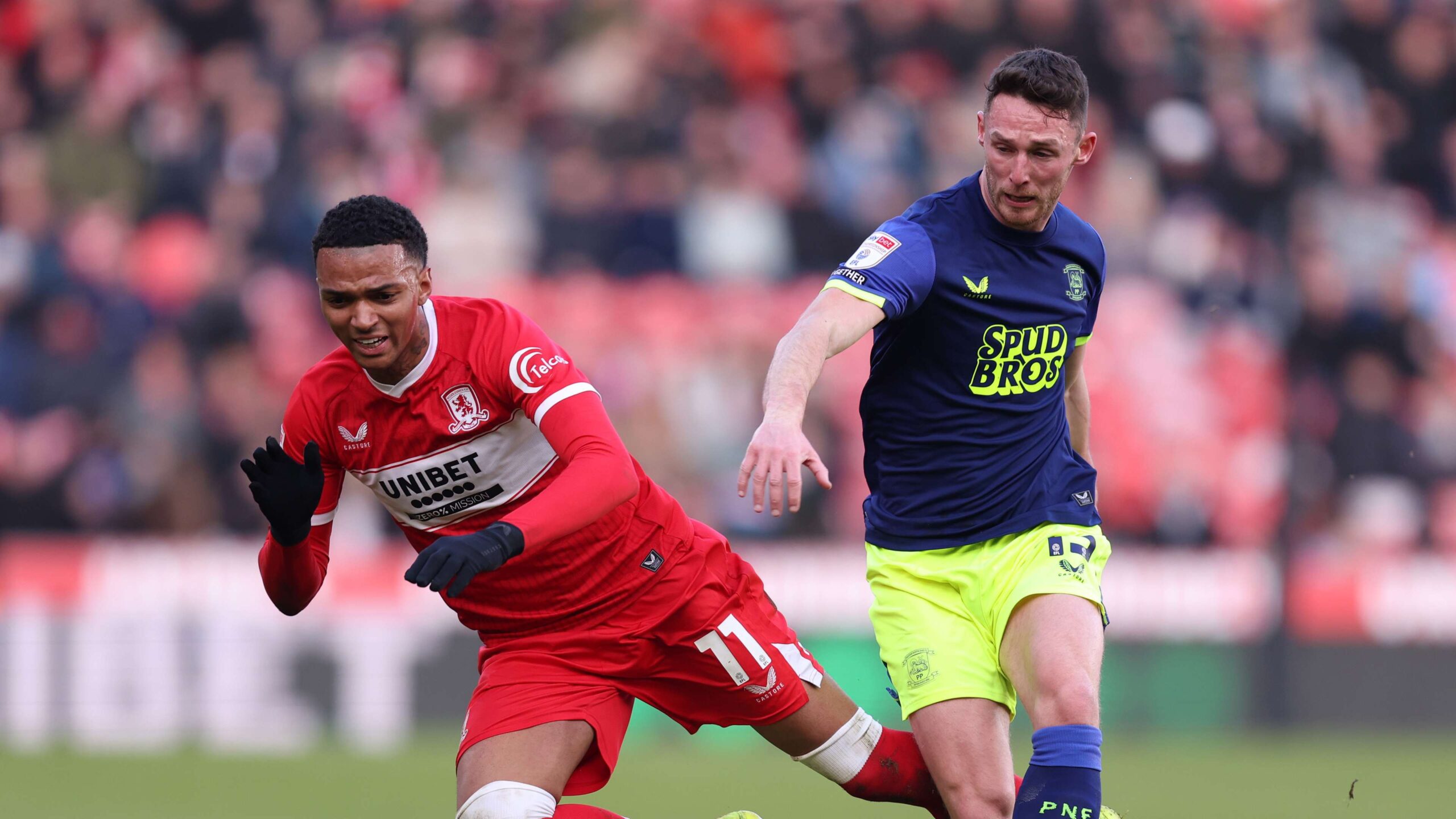 เหตุการณ์นาทีบ้าคลั่งที่ Carrow Road จอร์แดน ทอมป์สัน เตะขวดน้ำใส่แฟน กระทบความปลอดภัยก่อน FA ถูกเรียกร้องลงโทษ
