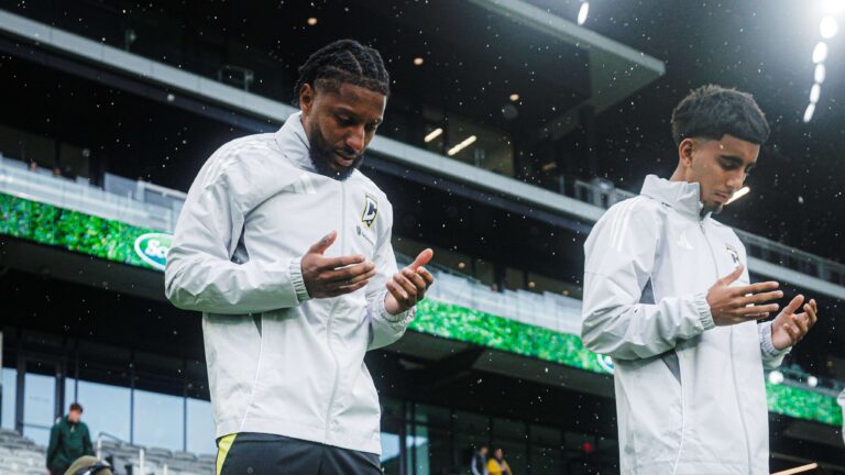 รอมฎอนในวงการฟุตบอลไม่ใช่แค่การอดอาหาร ซูเปอร์สตาร์มุสลิมเผยความหมายลึกซึ้งในสนาม