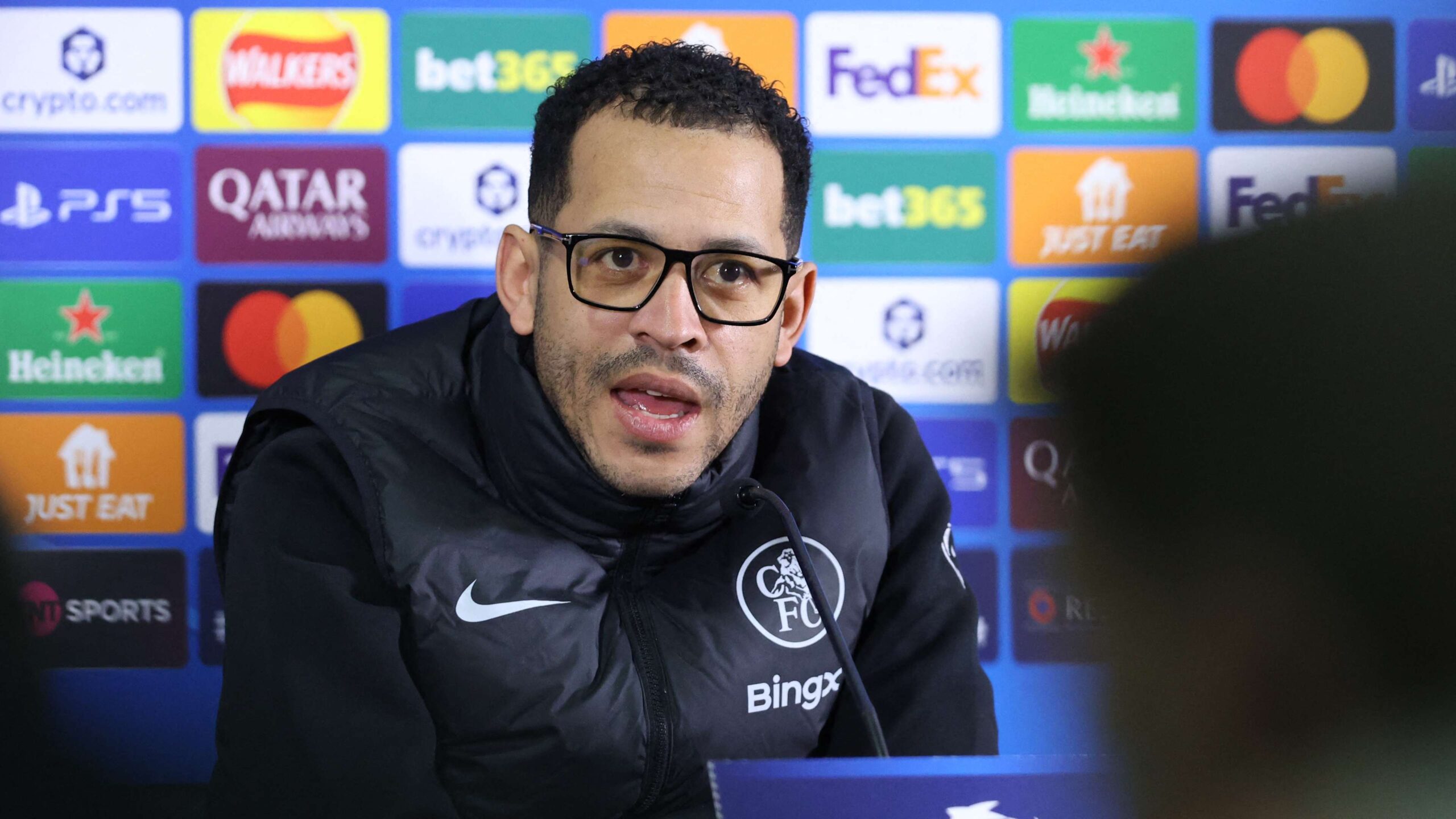 ลิอัม โรเซนีออร์ยืนยันการนัดพบกับ PGMOL หลังเหตุฮัดเดิลประหลาดกับผู้ตัดสินก่อนเกมกับนิวคาสเซิล ยูไนเต็ด