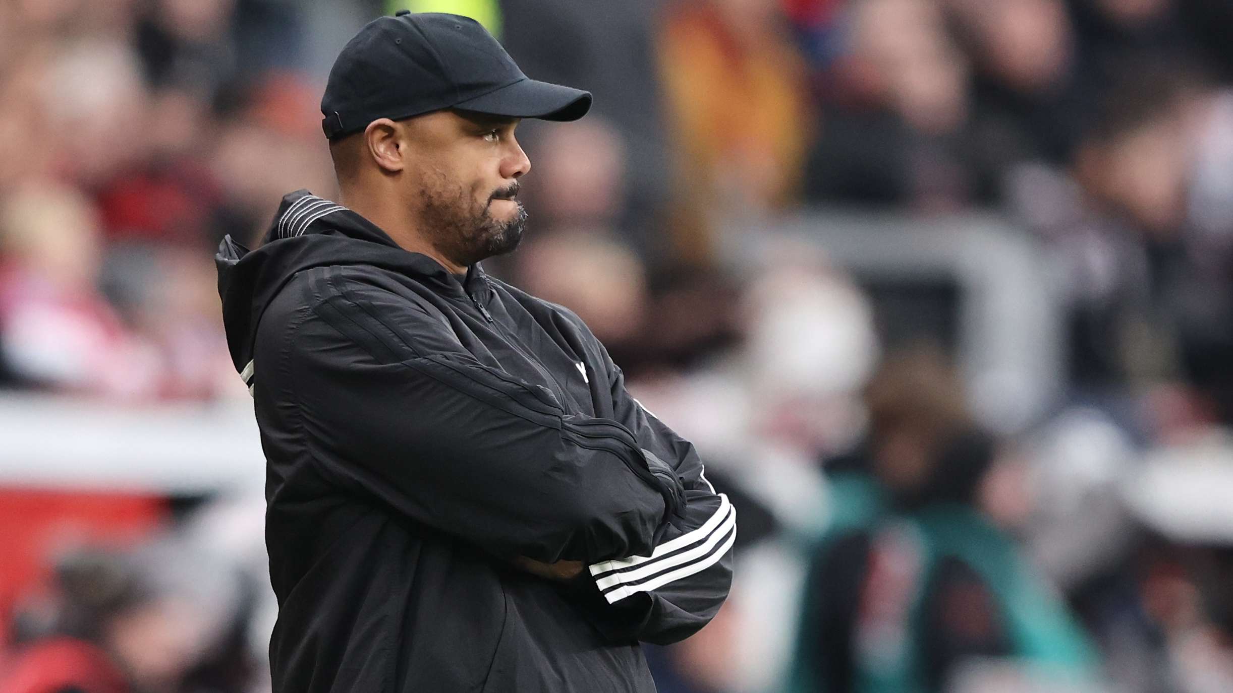 วินเซนต์ คอมปานีเผยแผนผู้รักษาประตูบาเยิร์น พร้อมโอกาสเดบิวต์ในยูฟ่า แชมเปียนส์ลีกของผู้รักษาประตูดาวรุ่งอายุ 16 ปี ท่ามกลางวิกฤตอาการบาดเจ็บ