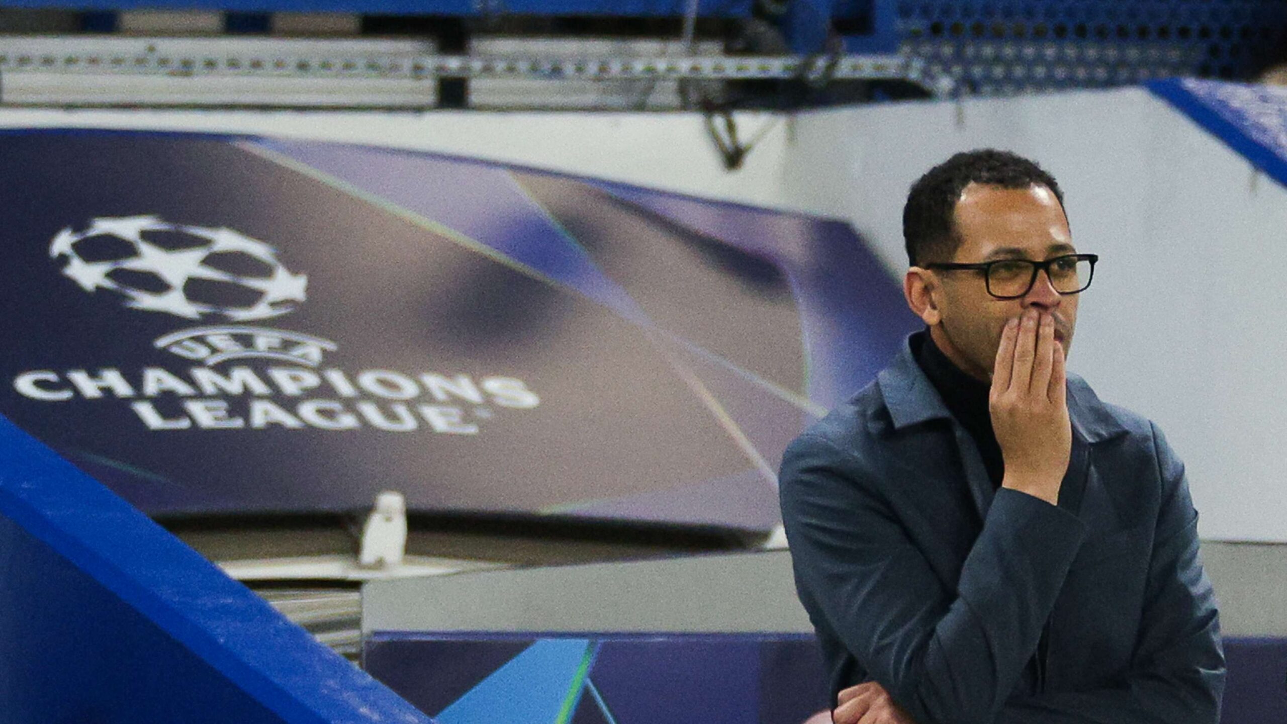 เชลซีตกรอบยูฟ่าแชมเปียนส์ลีกหลังบุกพ่ายปารีส แซงต์ แชร์กแมง 3-0 รวม 8-2