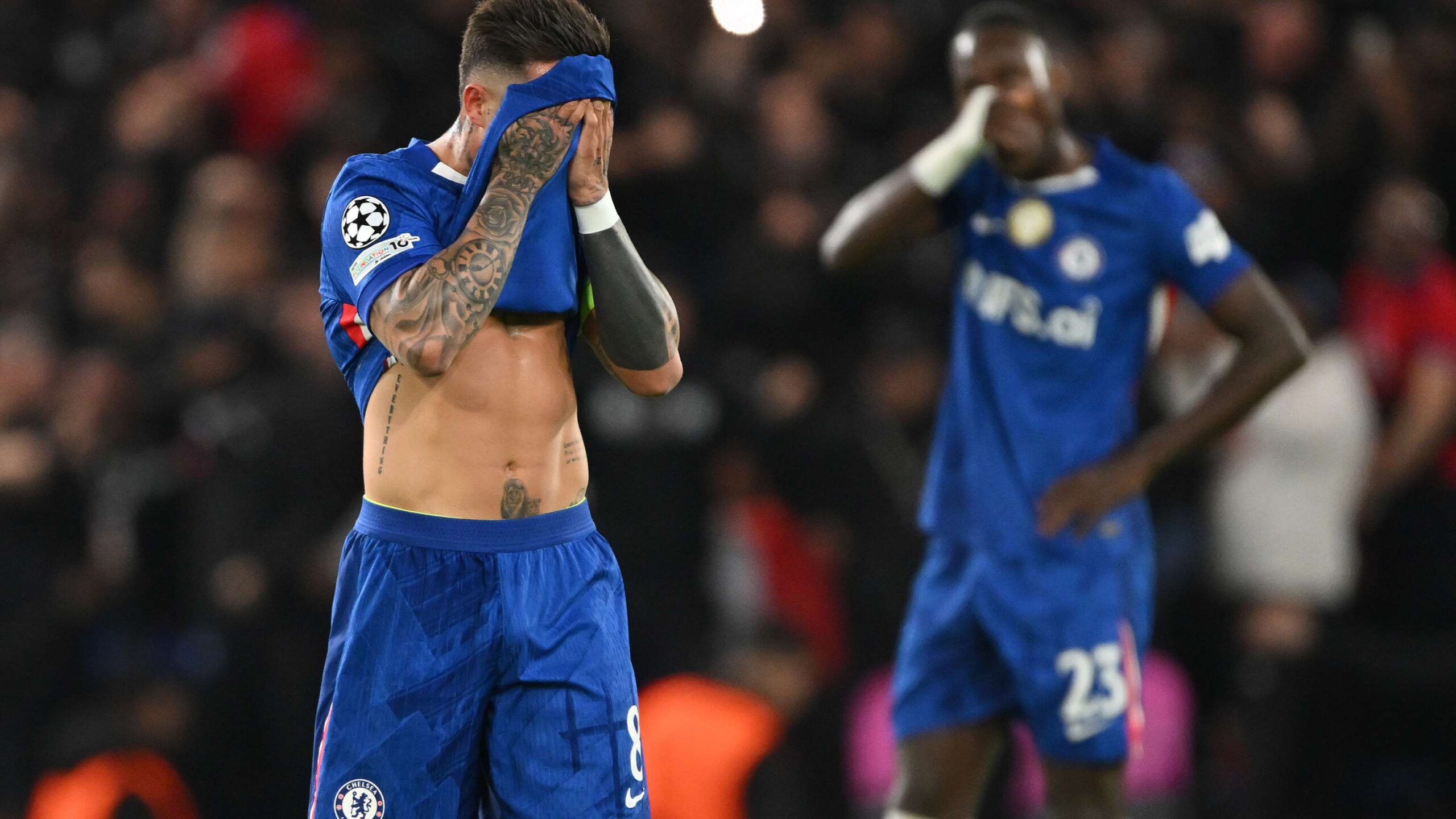 เชลซี โรเซนีออร์มอบโน้ตให้ผู้เล่นขณะตามหลัง 8-2 ในยูฟ่าแชมเปียนส์ลีก กลายเป็นไวรัล