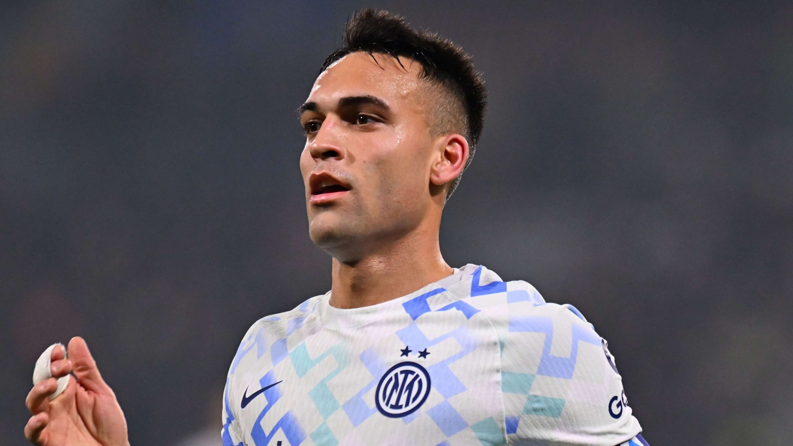 ลาตาโร มาร์ติเนซเผยความฝันกลับบ้านเกิด พร้อมชักชวนภรรยาให้ย้อนสู่ราซิ่ง คลับ