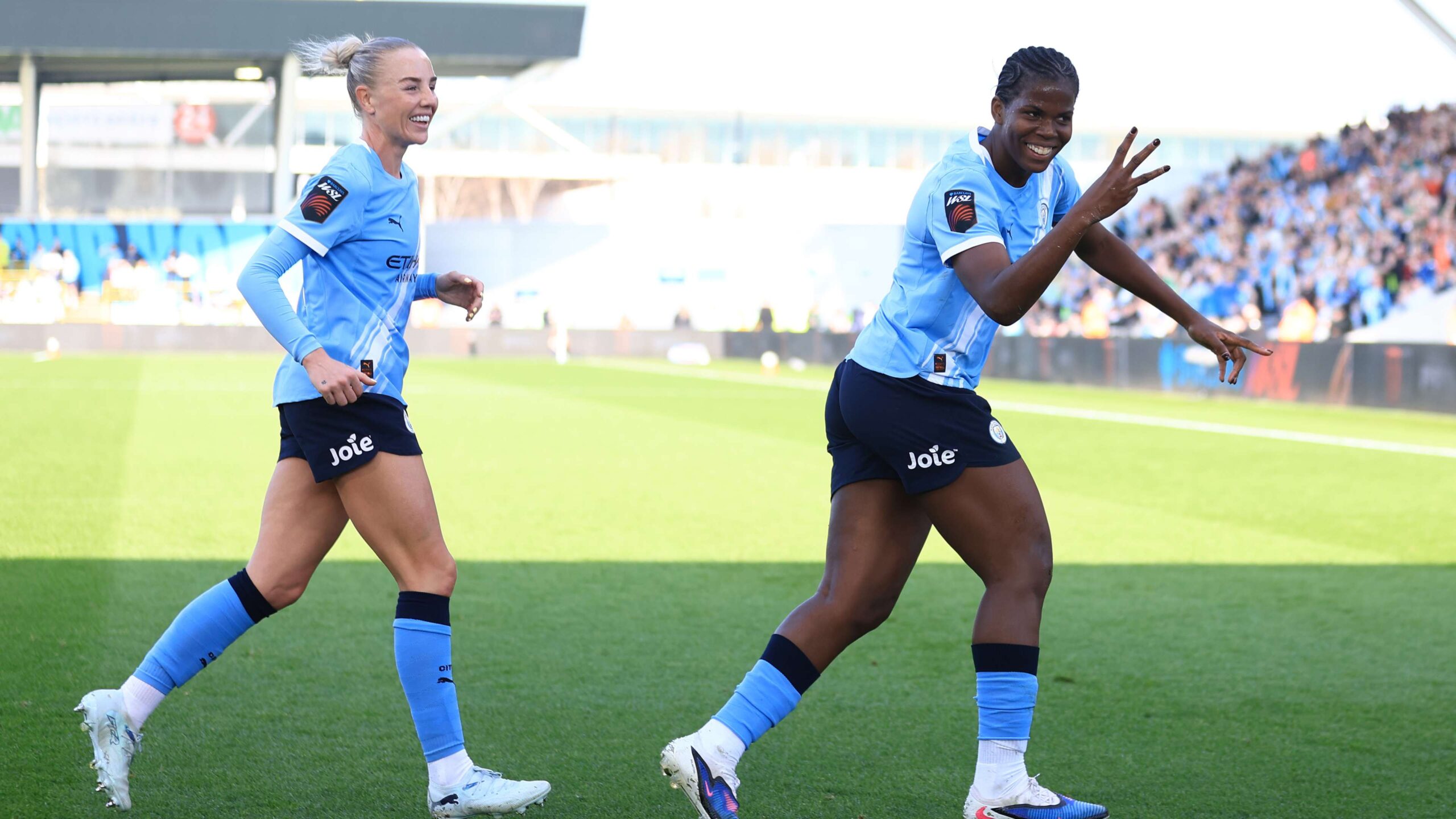 ขาดิจา ชอว์ กดสถิติ แฮตทริกเร็วสุดในประวัติศาสตร์ฟุตบอลหญิง พรีเมียร์ลีกอังกฤษ ช่วยแมนเชสเตอร์ ซิตี้ บดท็อตแน่ม 5-2