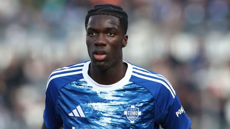 การให้คะแนนผู้เล่น โคโม หลังบุกถล่ม ปิซา 5-0 ในศึกกัลโช เซเรียอา นัดที่ 30