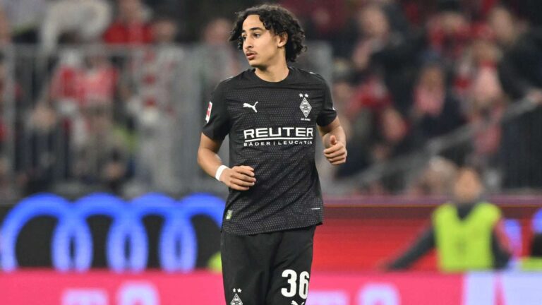 โมฮยา ทำลายสถิติบุนเดสลีกา ลงสนามให้มึนเช่นกลัดบัค ในวัย 16 ปี