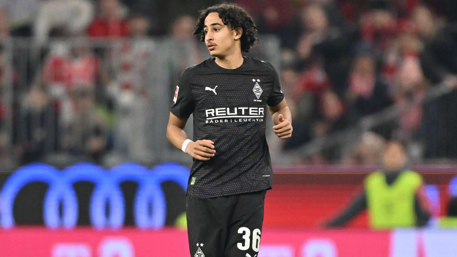 โมฮยา ทำลายสถิติบุนเดสลีกา ลงสนามให้มึนเช่นกลัดบัค ในวัย 16 ปี