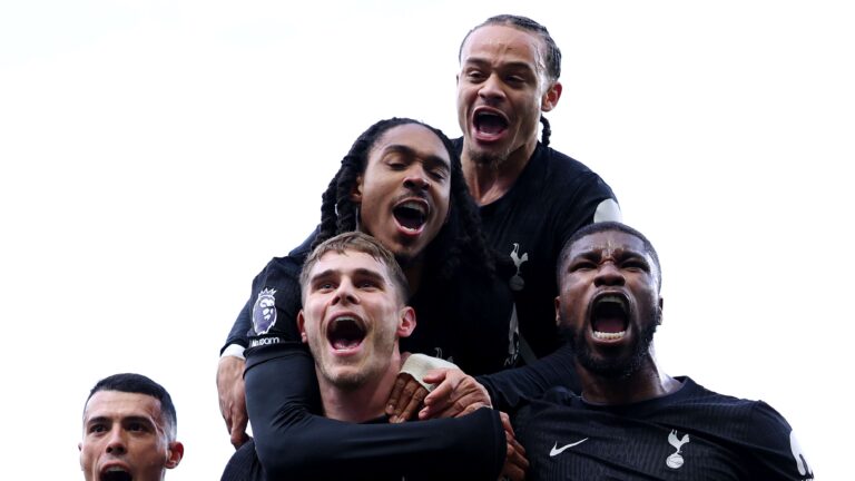 โคลชี้แนวรับเป็นคำตอบ เชลซีคว้าสตาร์จากท็อตแน่ม มิคกี้ ฟาน เดอ เฟน เสริมแนวรับ