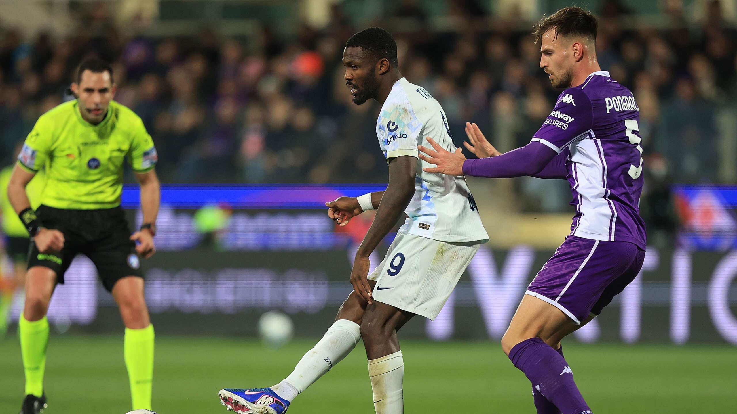 จุดโทษจากมือบอล ฟิออเรนตินา พบ อินเตอร์ ตามความเห็น เชซารี และ เบอร์โกนซี่