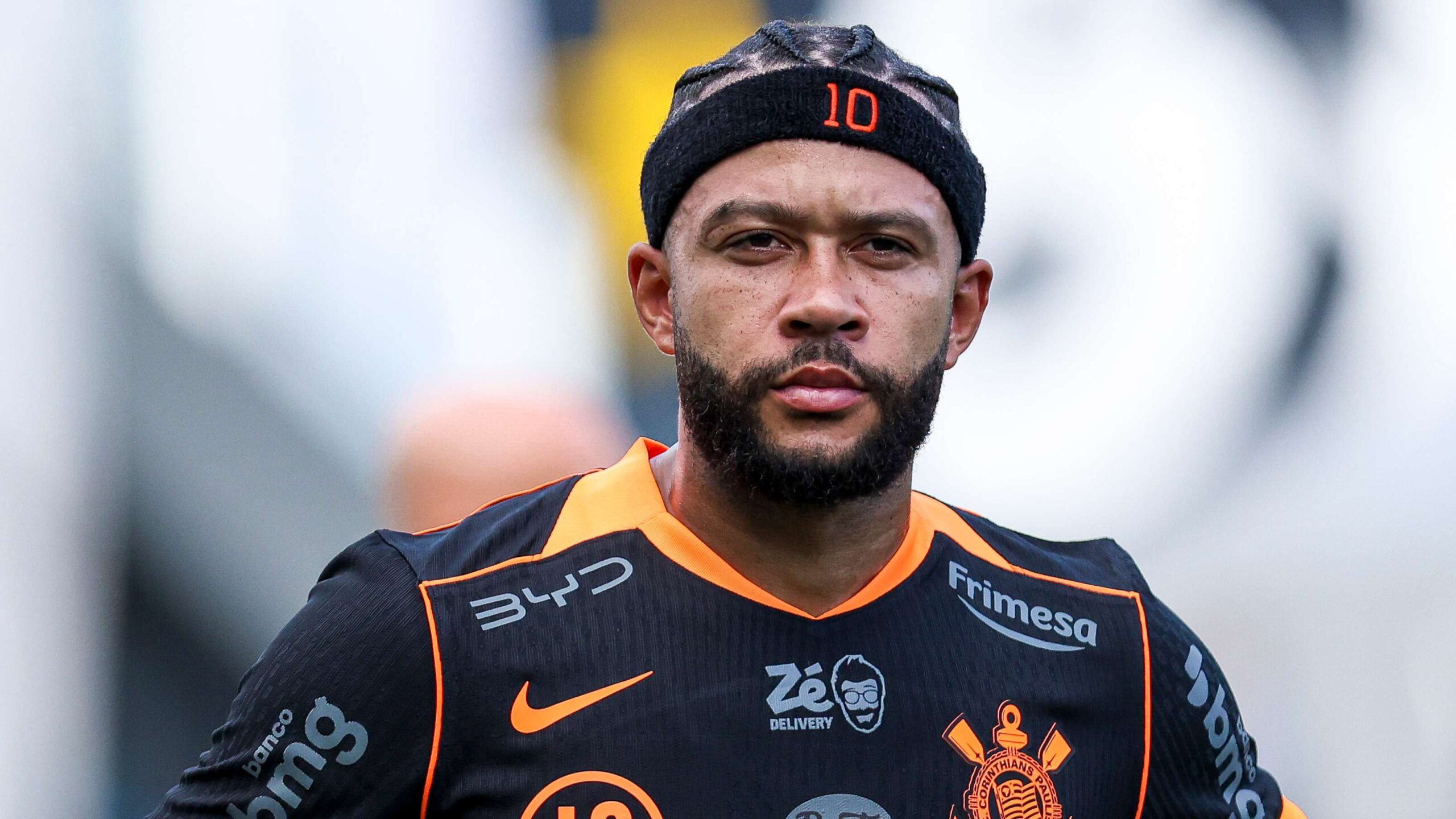 เมมฟิส เดปาย อธิบายเหตุใช้งโทรศัพท์ระหว่างนั่งสำรองในเกม คอร์อินเทียนส์ พบ ฟลาเมงโก้