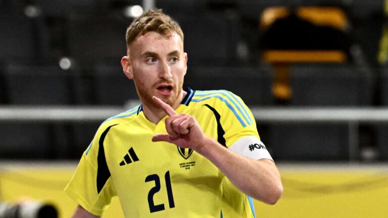 เดยัน คูลูเซฟสกี เตรียมร่วมทีมชาติสวีเดน ก่อนรอบเพลย์ออฟฟุตบอลโลกรอบคัดเลือก 2026