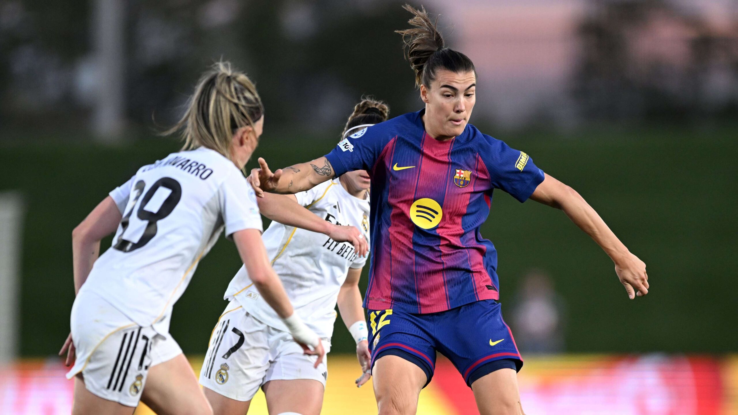 บาร์เซโลนา บุกถล่ม เรอัล มาดริด 6-2 ในเลกแรก ยูฟ่า แชมเปี้ยนส์ ลีก หญิง ย้ำประวัติศาสตร์ เมสซี่-อองรี