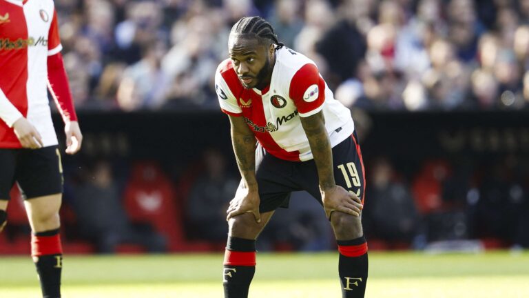 สเตอร์ลิงถูกบอกรีไทร์และไปอิบิซา ท่ามกลางปัญหาของเฟเยนอร์ด