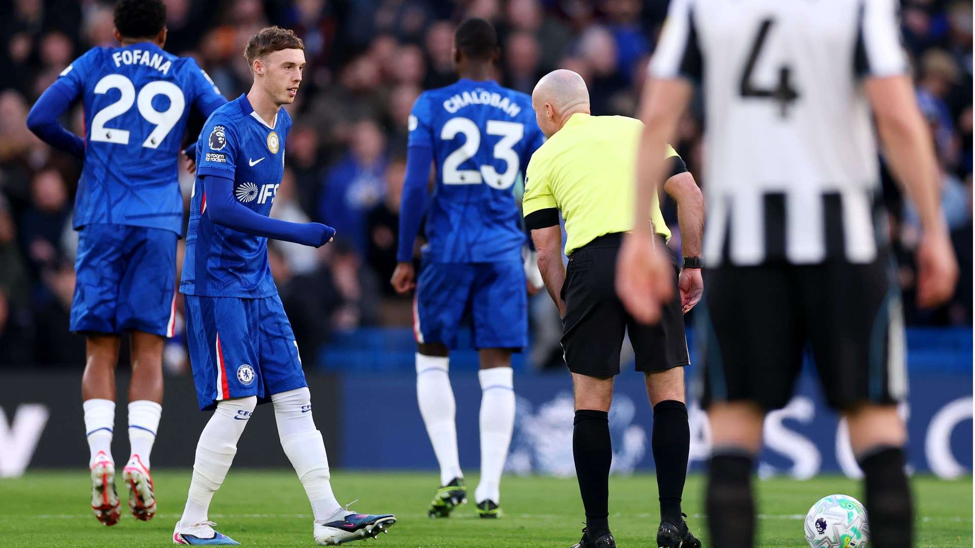 สี่ความผิดพลาดของผู้ตัดสินพรีเมียร์ลีกที่ส่งผลต่อเกม เชลซี-นิวคาสเซิล และ อาร์เซนอล-เอฟเวอร์ตัน