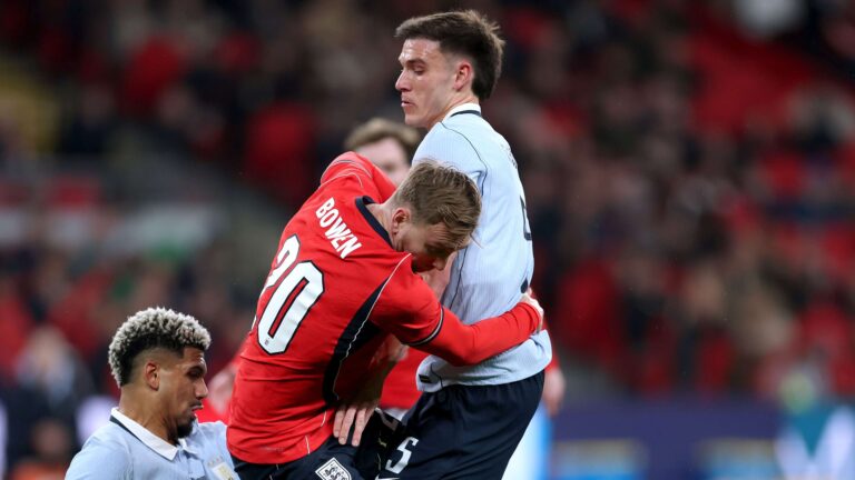 เวมบลีย์อึ้ง! อูการ์เต้รอดใบแดงทั้งที่ถูกใบเหลืองสองครั้งในเกมอุ่นเครื่องอังกฤษ-อุรุกวัย