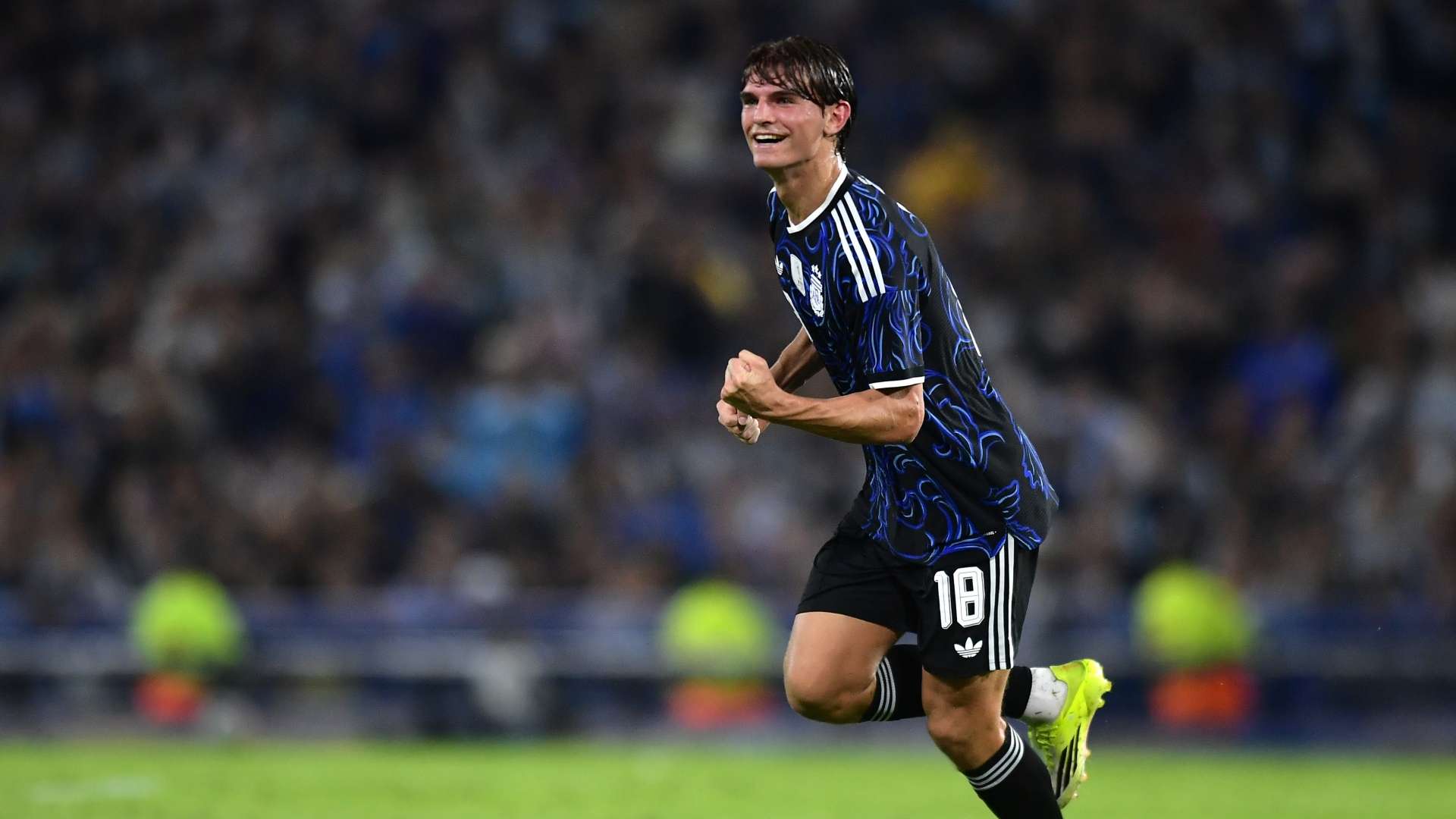 นิโค พาซ โชว์ฟรีคิกสุดงดงามให้ทีมชาติอาร์เจนตินา ขณะเมสซี่นั่งดูบนม้านั่ง