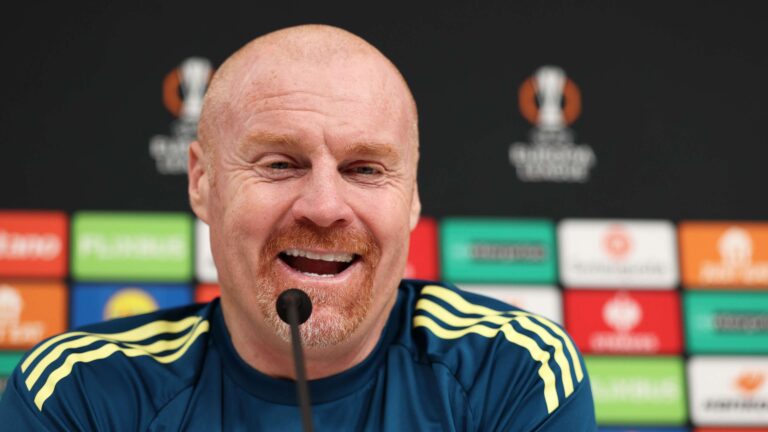 ชอน ไดช์ หัวเราะข่าวลือรับงานผู้จัดการท็อตแน่ม ระหว่างดื่มแก้วกินเนสส์ในผับ