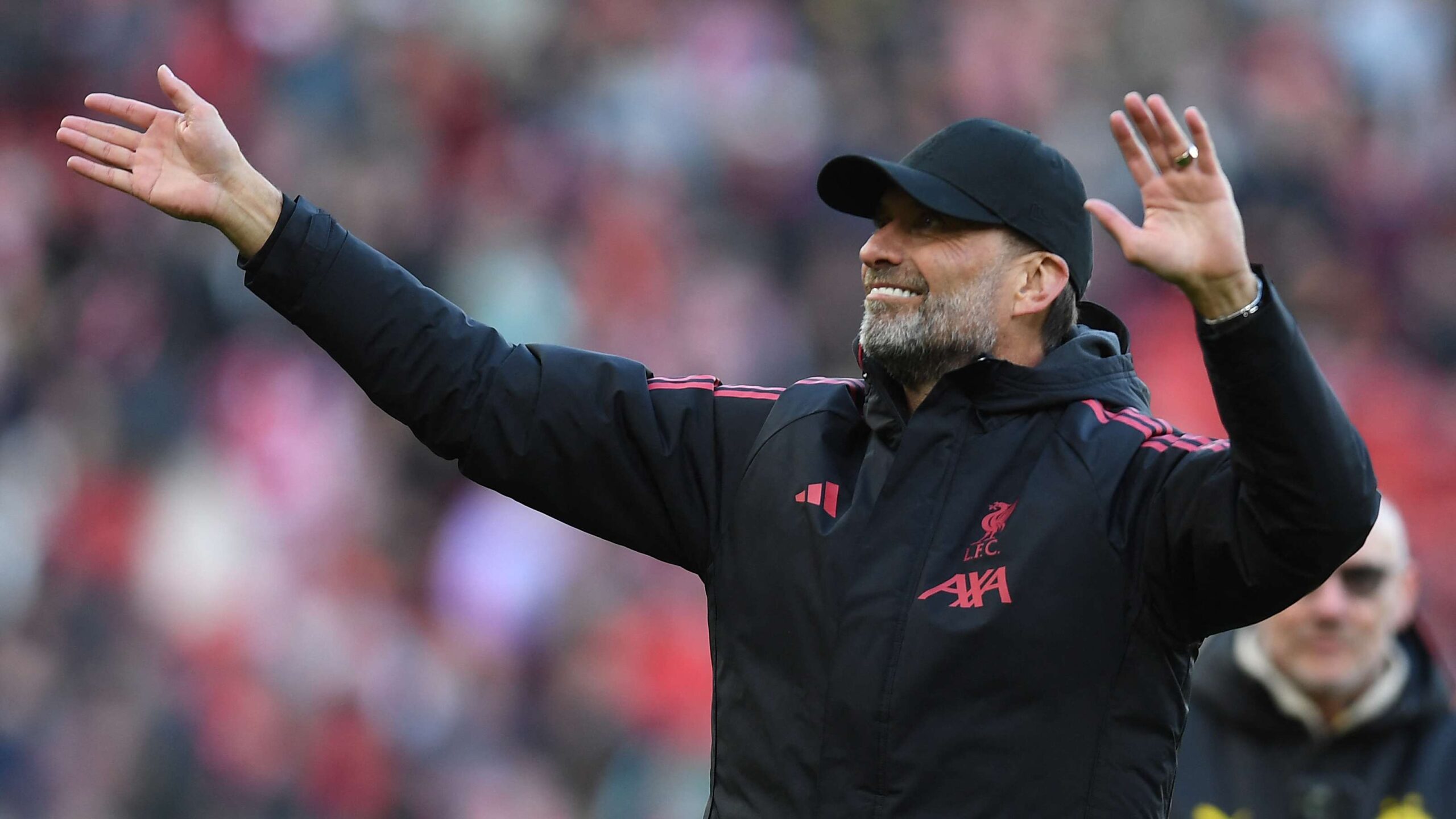 คล็อปป์กลับแอนฟิลด์อย่างอบอุ่นในการแข่งขัน Legends พบดอร์ทมุนด์