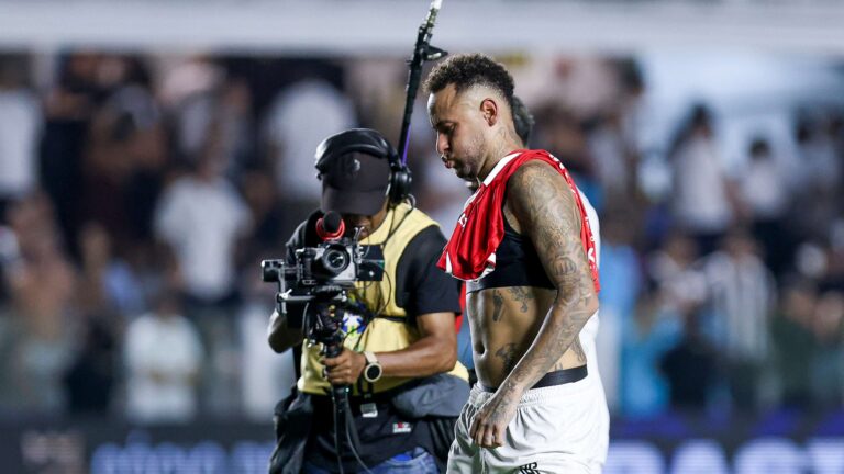 เนย์มาร์ระเบิดอารมณ์ ทำใบเหลืองสำคัญพลาดเกมบิ๊กแมตช์กับฟลาเมงโก