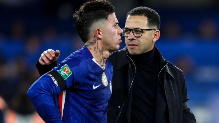 ไม่ยุติธรรมอย่างชัดเจน! ตัวแทนเอ็นโซ เฟร์นานเดซโต้กลับหลัง ลีอัม โรเซนีออร์ ตัดชื่อกองกลางเชลซีเพราะคำพูดถึง เรอัล มาดริด