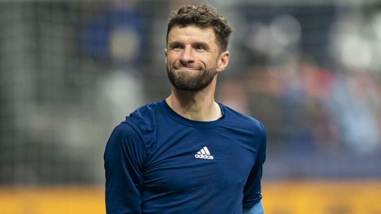 โอลิเวอร์ คาห์นสงสัยความเหมาะสมของโธมัส มุลเลอร์ ในอนาคตกับตำแหน่งผู้บริหารบาเยิร์น มิวนิค