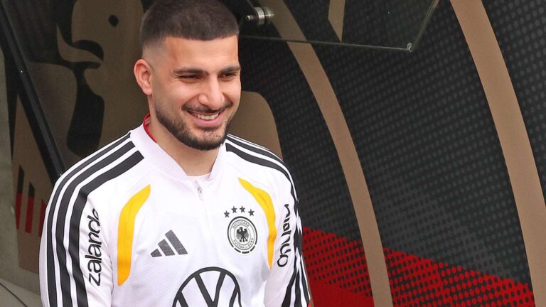 นิลส์ เพเทอร์เซนชื่นชมเดนิซ อุนดาว ฉลาดในเขตโทษ ชี้ประตูที่กานาเป็นตัวอย่างความสามารถ