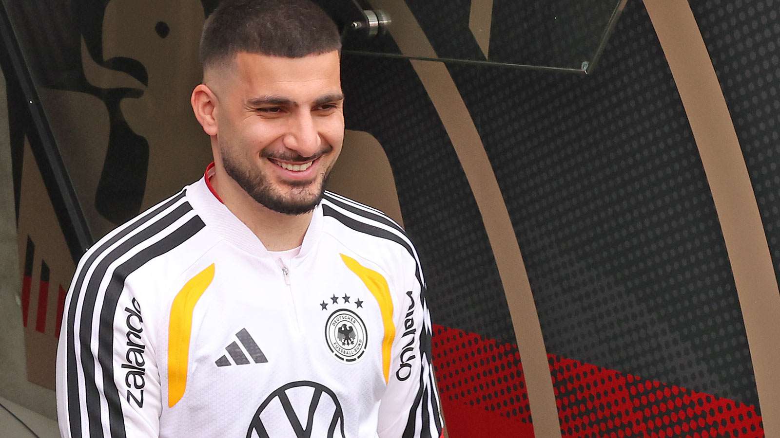 นิลส์ เพเทอร์เซนชื่นชมเดนิซ อุนดาว ฉลาดในเขตโทษ ชี้ประตูที่กานาเป็นตัวอย่างความสามารถ