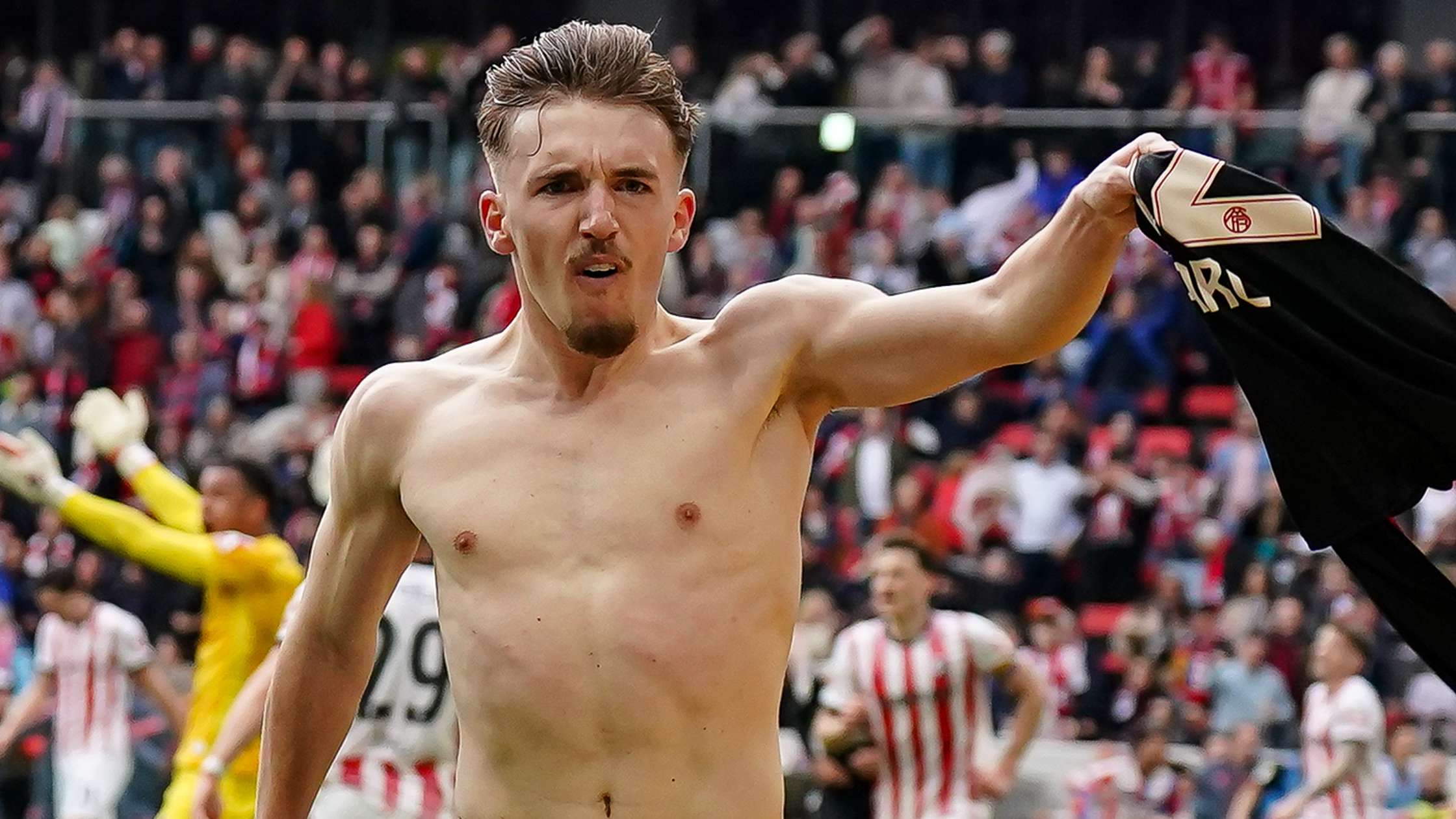 เลนาร์ตต์ คาร์ล ซัดประตูชัยนาที 99 พาบาเยิร์น มิวนิค พลิกแซงไฟร์บวร์ก 3-2