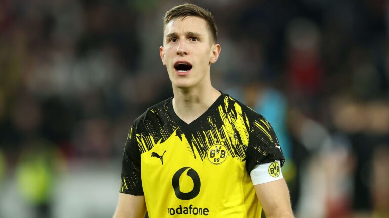 นิโโก้ ชล็อตเตอร์เคบ ยืนกรานให้เงื่อนไขอยู่ในสัญญากับ โบรุสเซีย ดอร์ทมุนด์ พร้อมพิจาราย้ายหลังเวิลด์ คัพ