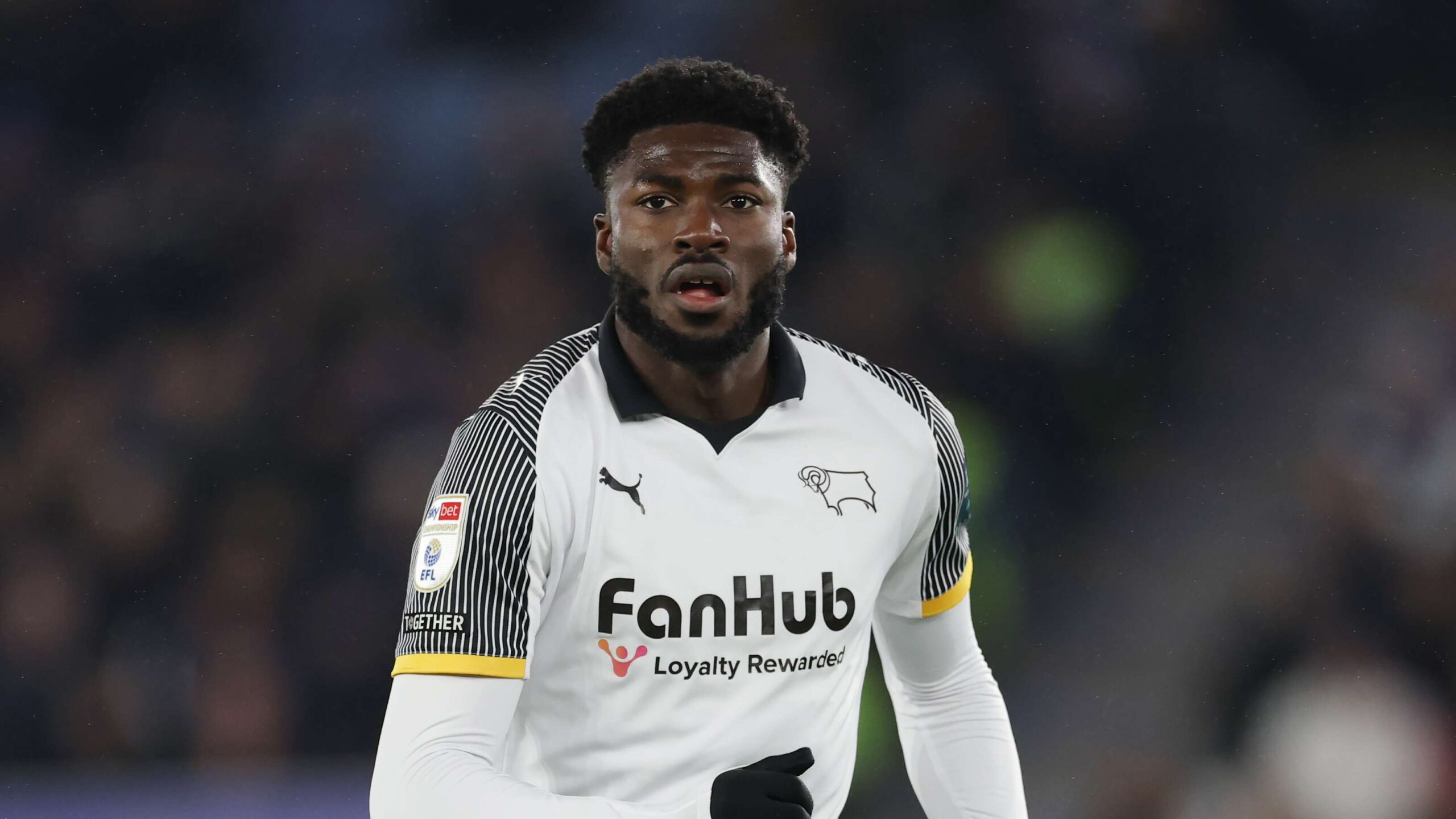 เดอร์บีย์ เคาน์ตี้ เผชิญข่าวร้าย กองหน้าทีมชาติสหรัฐ แพทริค อายเยมัง ถูกหามออกจากสนามในแมตช์พบ สโต๊ค ซิตี้