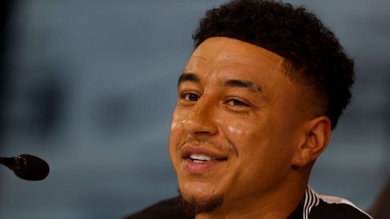 เฟอร์นานโด ดินีซ คุมทัพคอร์อินเทียนส์ หลังปลด ดอริวัล จูเนียร์ ความไร้ชัยลากยาวใกล้ตกชั้น