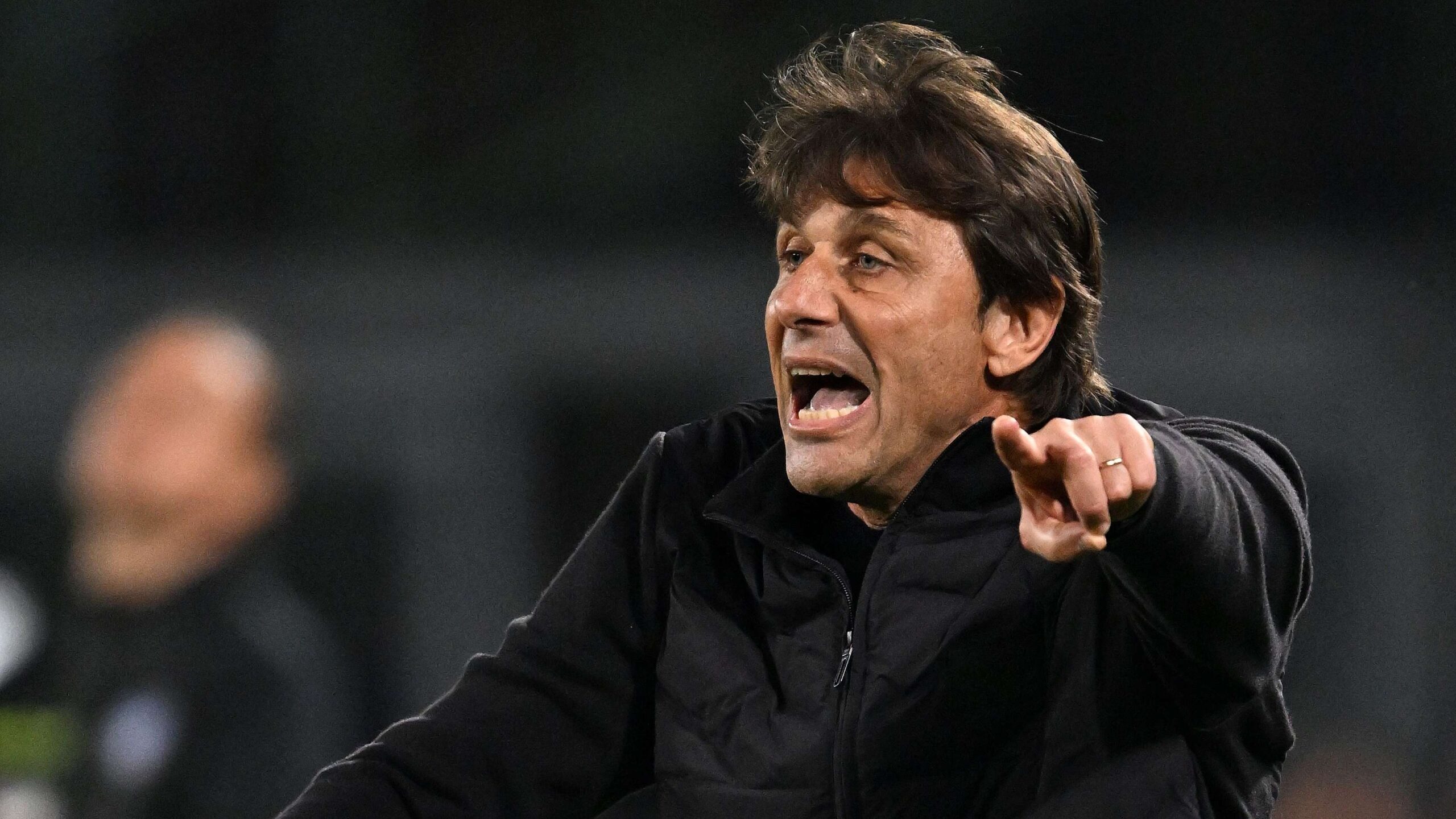 นาโปลีกลับมาลุ้นแชมป์อีกครั้ง คอนเต้ชี้เป้าการไล่ตามอินเตอร์แม้ชนะมิลานสุดระทึก