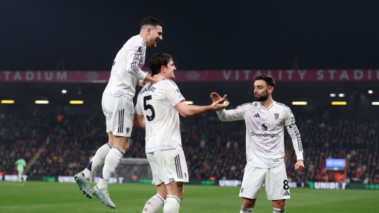 แมนเชสเตอร์ ยูไนเต็ด ต่อสัญญาฮาร์รี แม็กไกวร์ พร้อมเริ่มบทใหม่