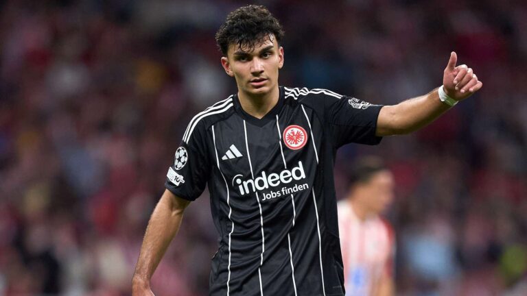 คาน อูซุน อาจย้ายออกจาก อินทร์ทรัคต์ แฟรงค์เฟิร์ต หลังขัดแย้งกับกุนซือ อัลเบร์ต ริเอรา