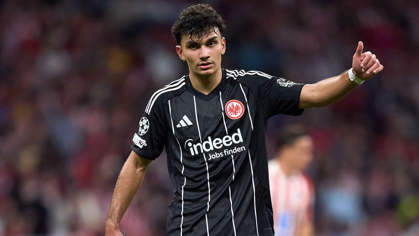 คาน อูซุน อาจย้ายออกจาก อินทร์ทรัคต์ แฟรงค์เฟิร์ต หลังขัดแย้งกับกุนซือ อัลเบร์ต ริเอรา