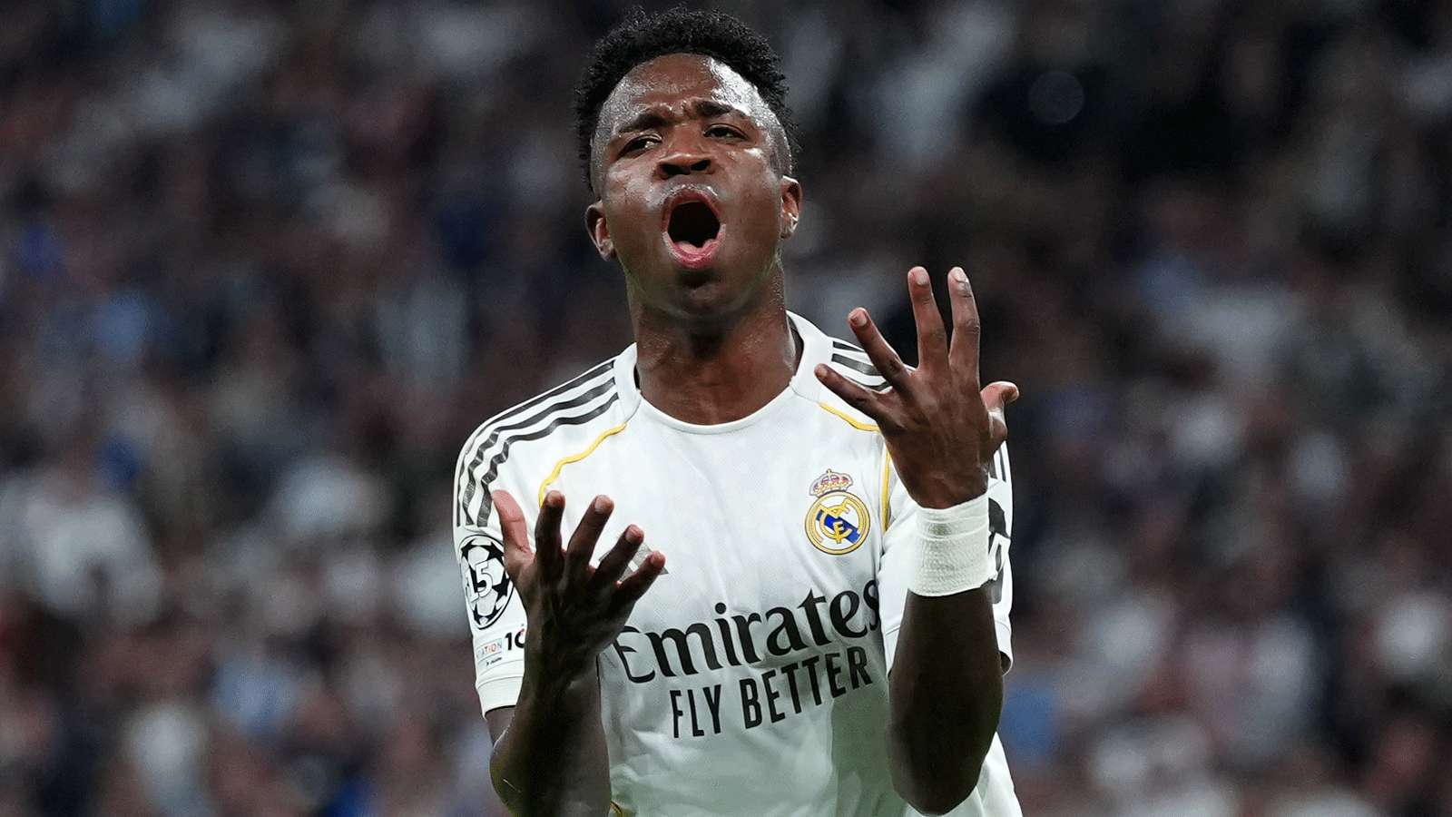 คอมปานีออกโรงสนับสนุนวินิซิอุส จูเนียร์: ผมคิดว่าเขาควรอยู่แบบเดิม