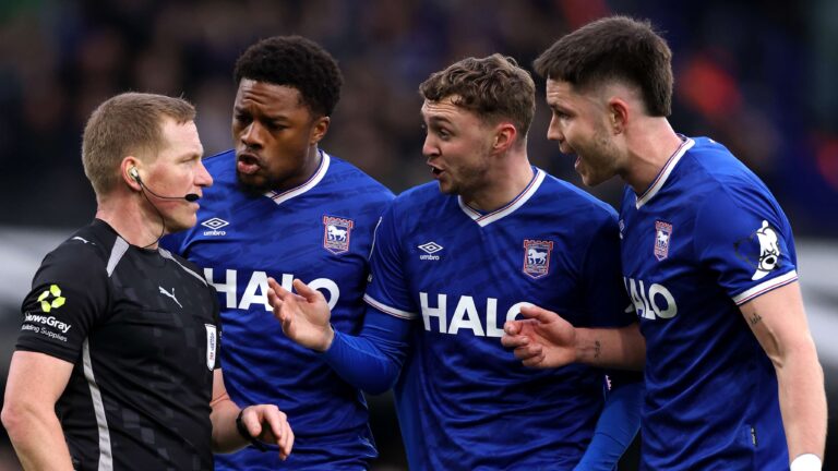 จากแชมป์พรีเมียร์ลีกสู่ลีกวันใน 10 ปี? เลสเตอร์ ซิตี้ เสี่ยงตกชั้นหลังอุทธรณ์ถูกตัดคะแนนหกคะแนนถูกปฏิเสธ