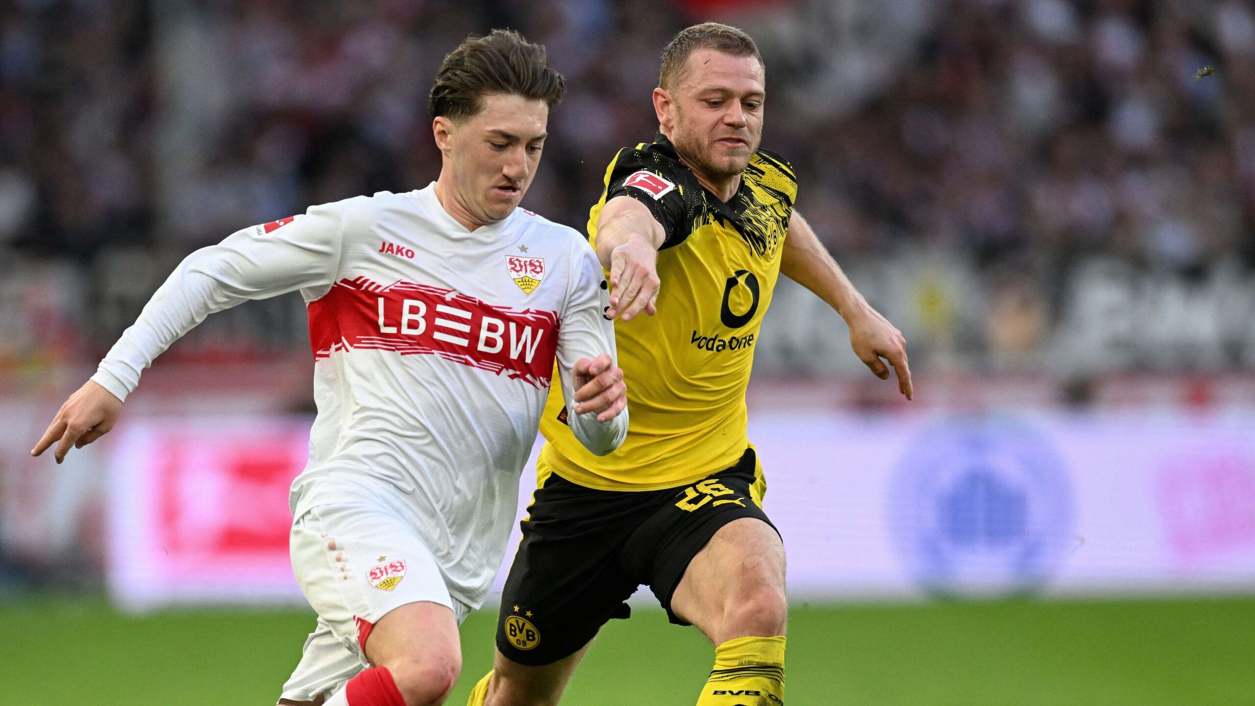 สตุ๊ตการ์ท ตั้งค่าตัว 50 ล้านยูโร สำหรับเป้าหมาย แมนเชสเตอร์ ยูไนเต็ด และ เรอัล มาดริด พร้อมมองหาดาวรุ่งจากศึกแชมเปี้ยนชิพเป็นตัวแทน