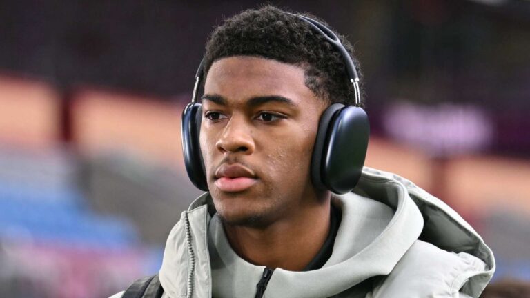 เชลซียืนกรานไม่ขาย โจช อาชัมปง แม้ลงสนามน้อยในฤดูกาล 2025-26