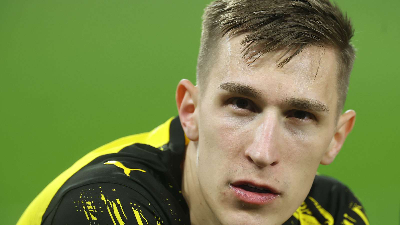 นิโโก ชล็อตเทอร์เบ็ค ต่อสัญญากับ โบรุสเซีย ดอร์ทมุนด์ พร้อมค่าปล่อยตัว 50–60 ล้านยูโร