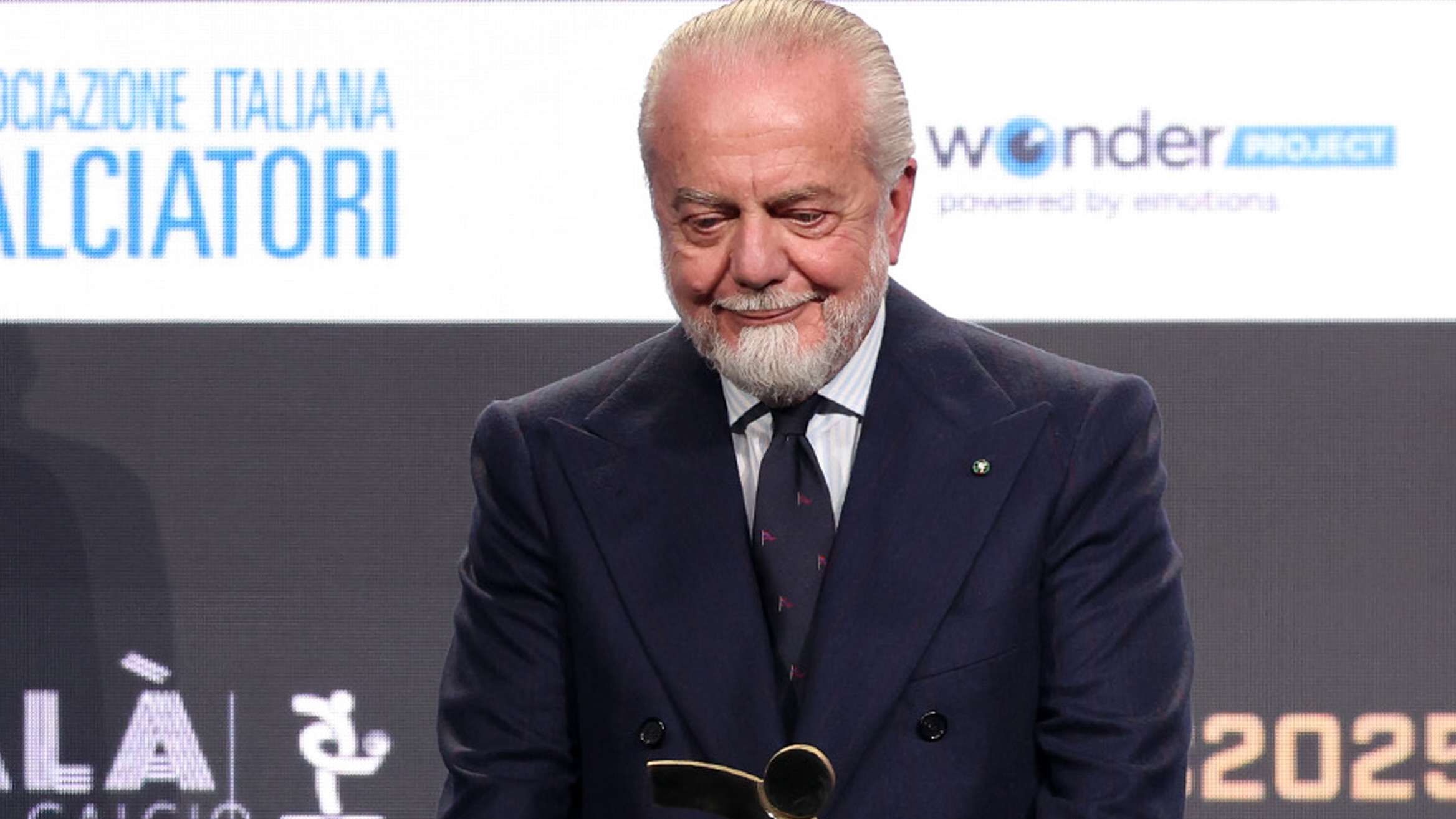 ออเลริโอ เด ลอรันเตียส โวย FIFA และ UEFA พร้อมเรียกร้องปฏิรูปกฎแบบบาสเกตบอล