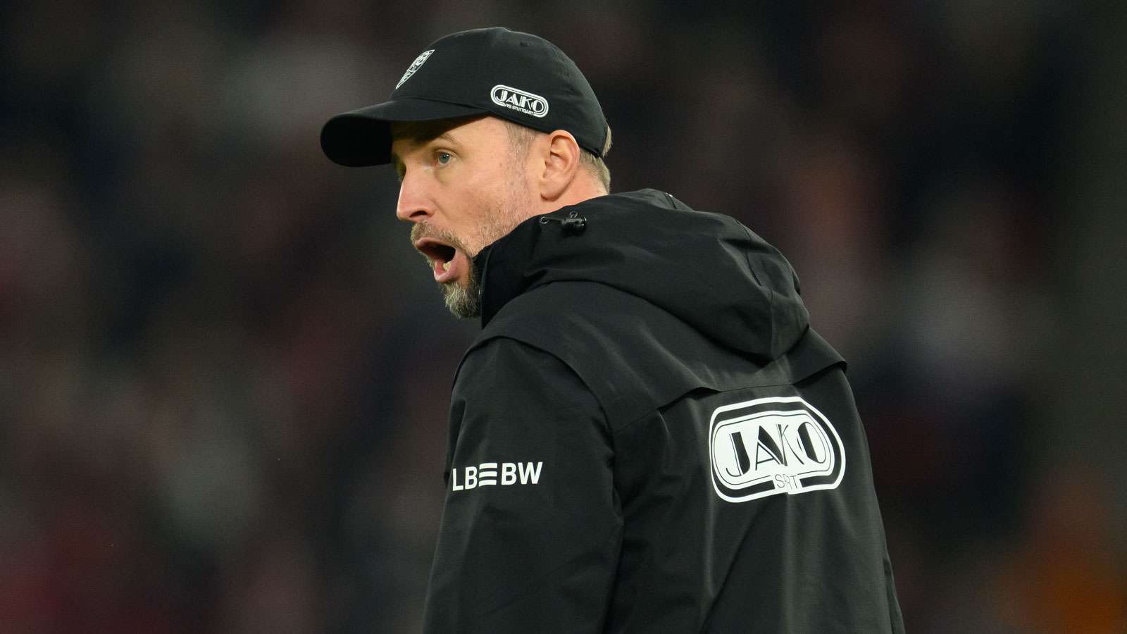 ยังไม่มีตำแหน่งในทีมชุดใหญ่! โนอาห์ ดาร์วิช อาจย้ายออกจาก สตุ๊ตการ์ท หลังซัมเมอร์