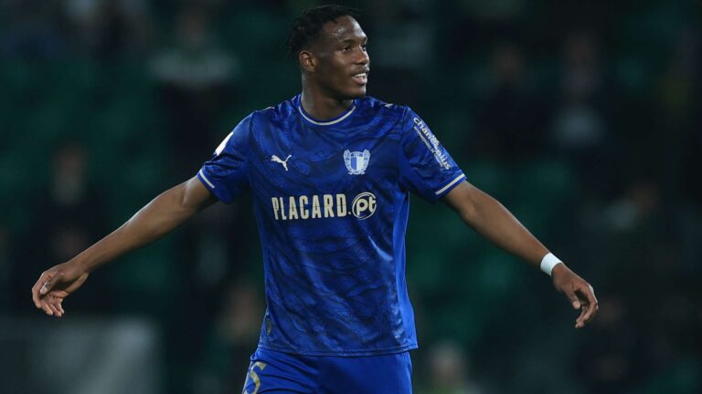 โบรุสเซีย ดอร์ทมุนด์ ใกล้คว้าตัว อิบราฮิมา บา เซ็นเตอร์แบ็คจาก ฟามาลิคาว