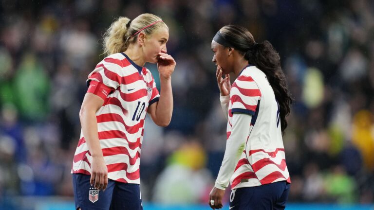 ฟุตบอลหญิงทีมชาติสหรัฐอเมริกา พบ ญี่ปุ่น: เอ็มมา เฮย์ส ปรับทัพหมุนเวียน พ่ายญี่ปุ่นที่ซีแอตเทิล 0-1