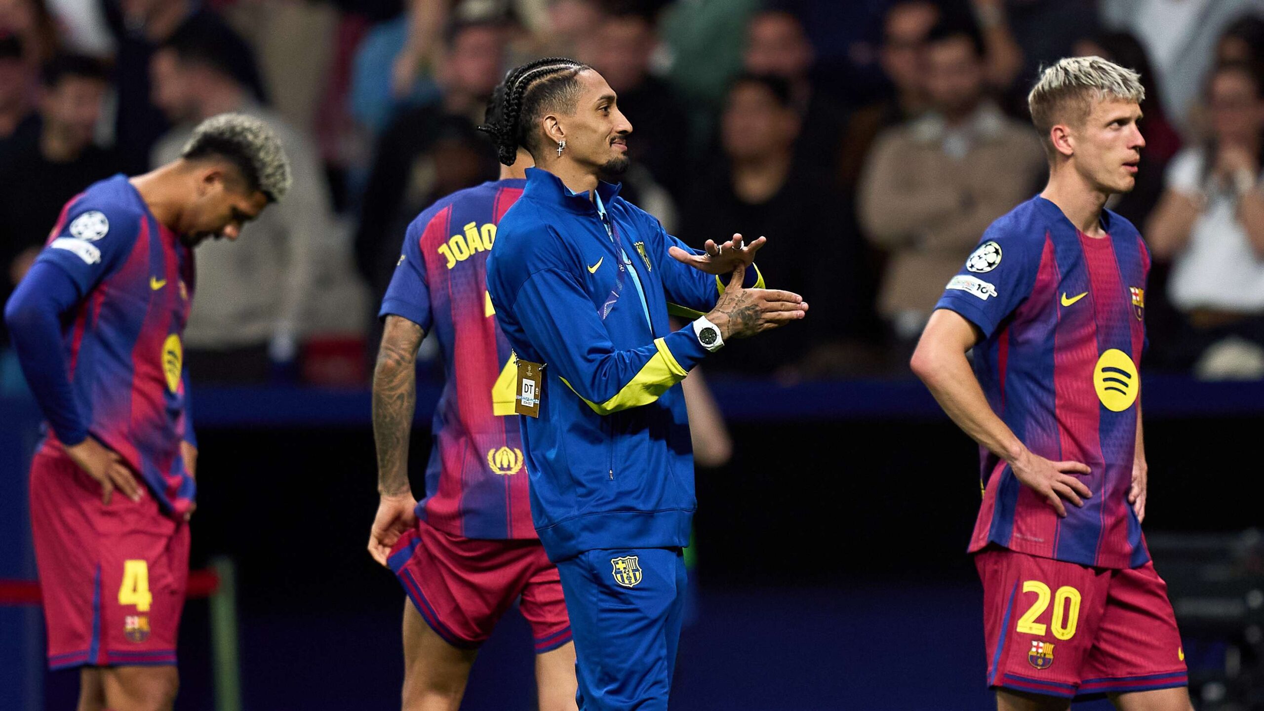 ราฟินญา ขอโทษหลังท่าทางต่อแฟนตราหมี หลังบาร์เซโลน่าตกรอบยูฟ่าแชมเปียนส์ลีก