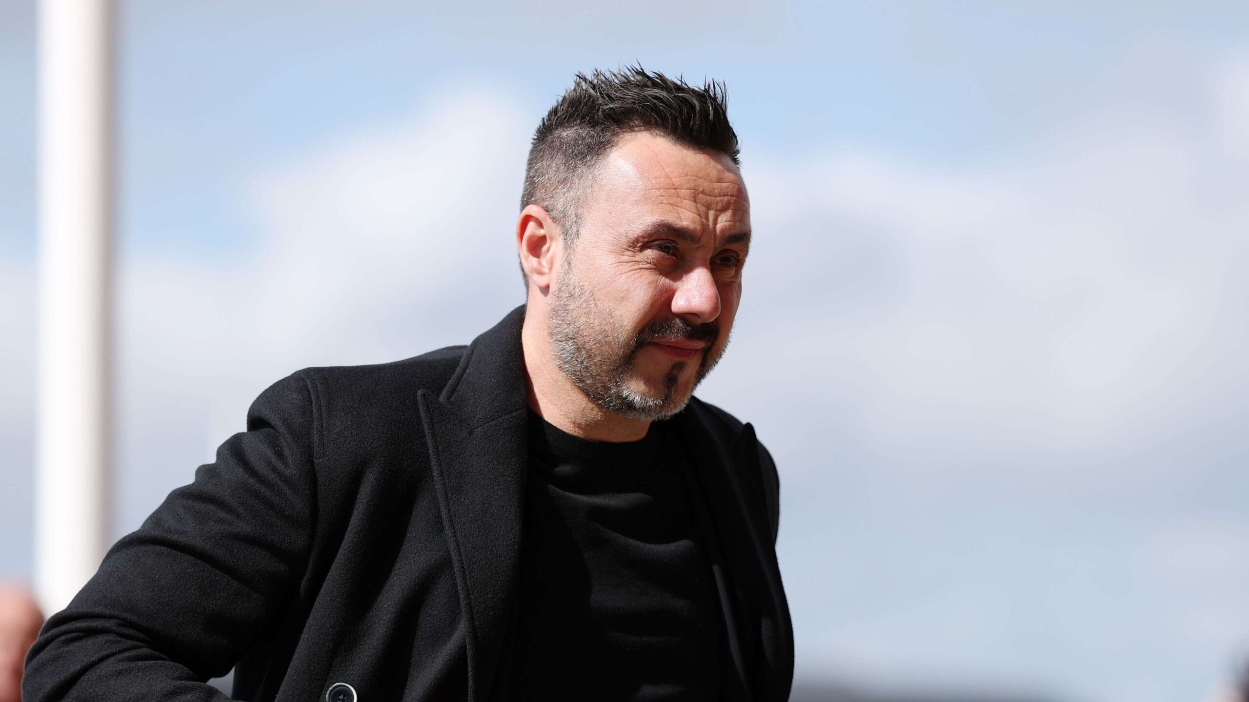 โรแบร์โต เด เซอร์บี จัดมื้ออาหารทีมหรูให้ ท็อตแน่ม ฮ็อทสเปอร์ ก่อนลุ้นหนีตกชั้นพรีเมียร์ลีก