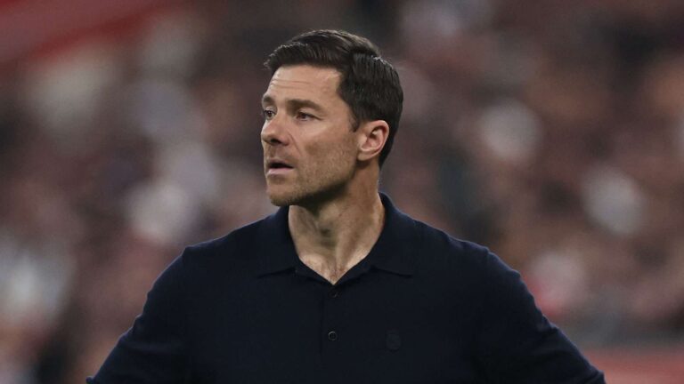 ชาบี อลอนโซ หรือ อันโดนี ไรออลา สำหรับตำแหน่งผู้จัดการที่แอนฟิลด์